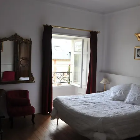 Chateau De La Chaussee * Brain-sur-Allonnes