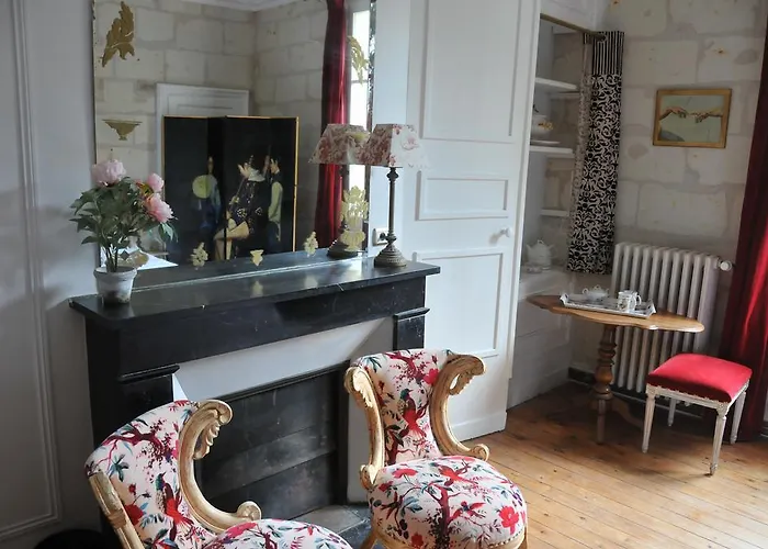 Chateau De La Chaussee 住宿加早餐酒店 阿洛讷河畔布兰